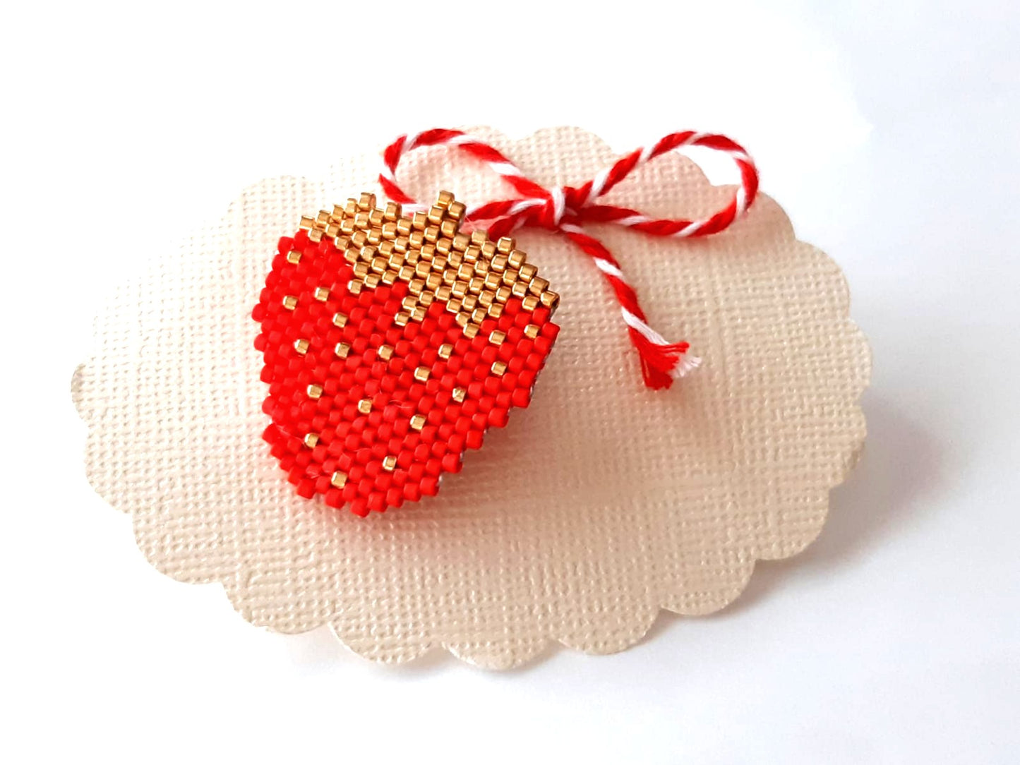 Brosa martisor capsunica - ❤️ Creatii Delicate