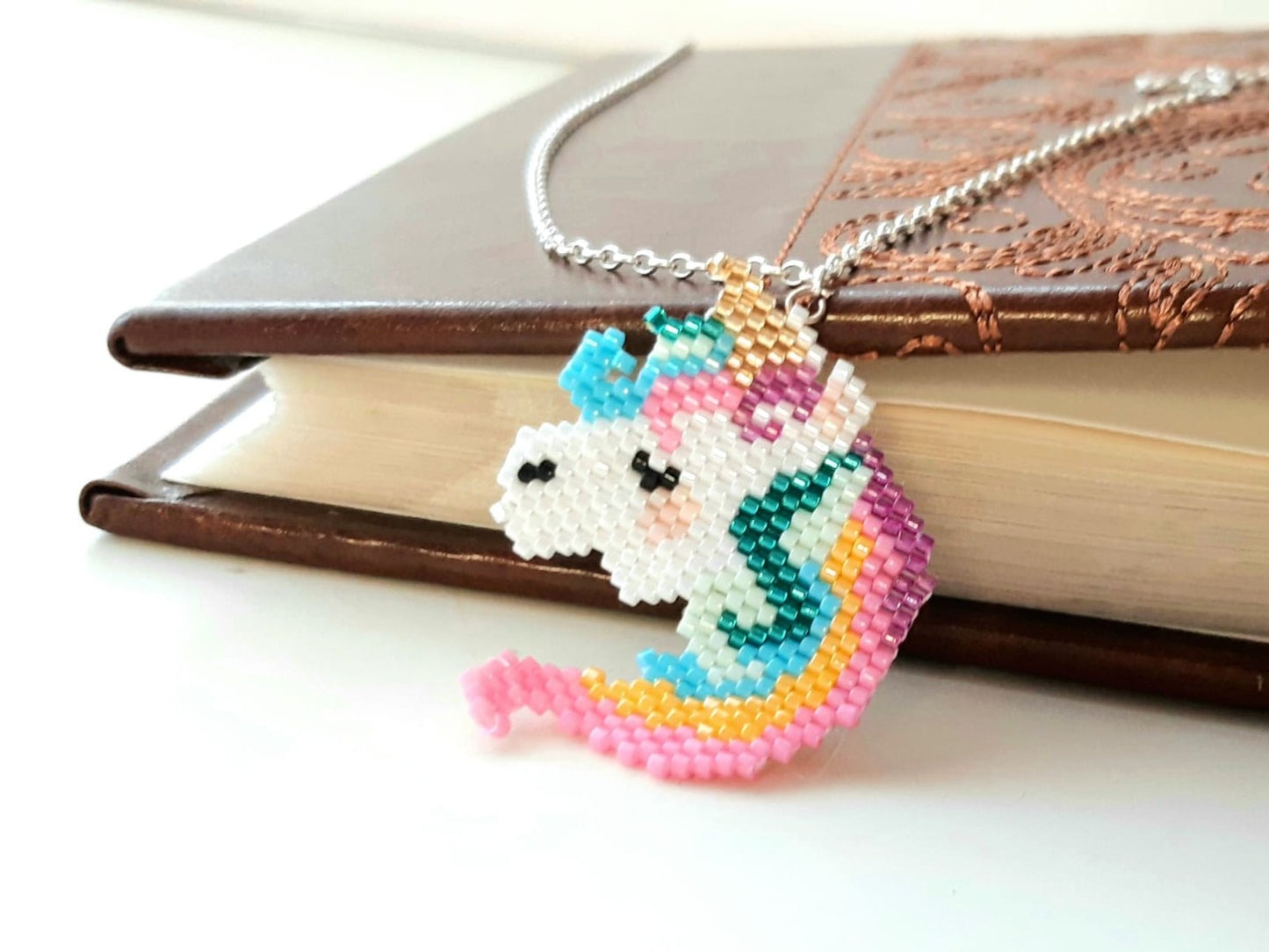 Brosa martisor unicorn multicolor - ❤️ Creatii Delicate