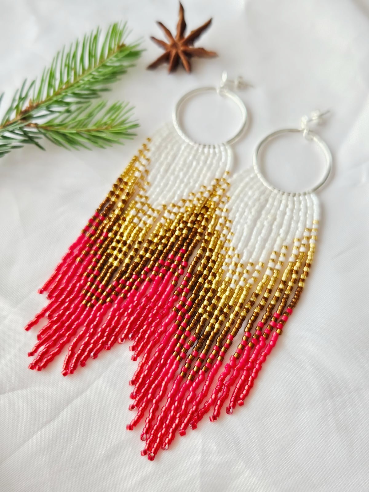 Cercei lungi franjuri cu cerc alb-auriu-maro-rosu - ❤️ Creatii Delicate