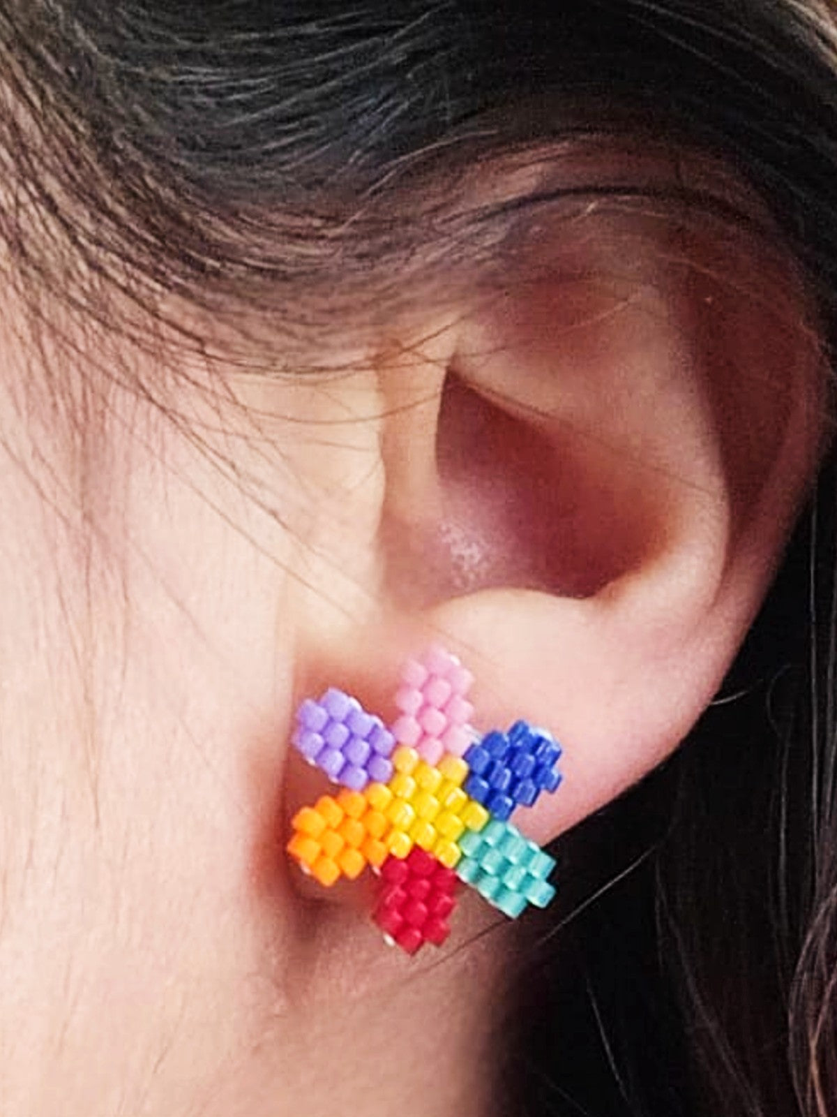 Cercei mici floricele multicolori - ❤️ Creatii Delicate