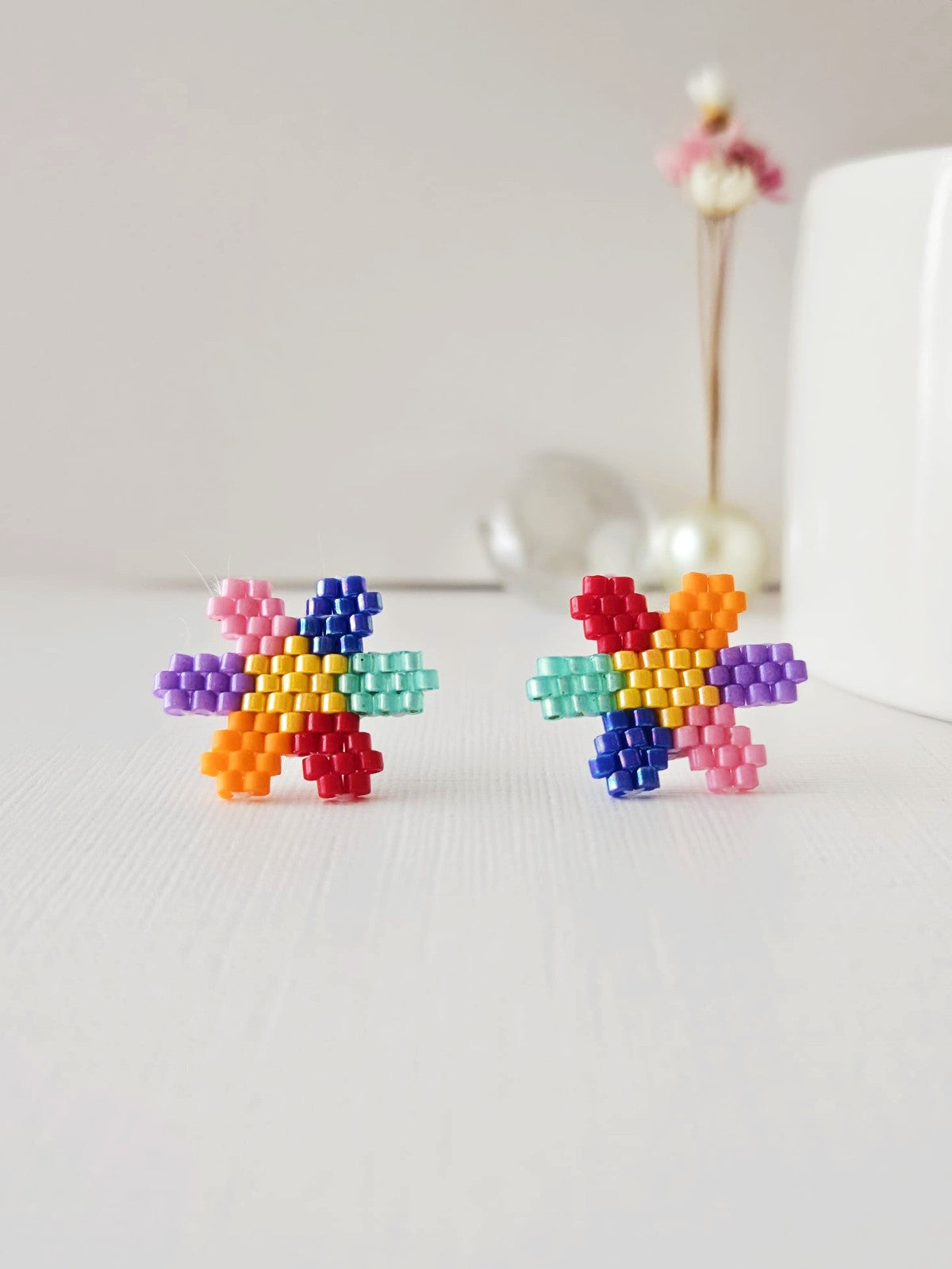 Cercei mici floricele multicolori - ❤️ Creatii Delicate