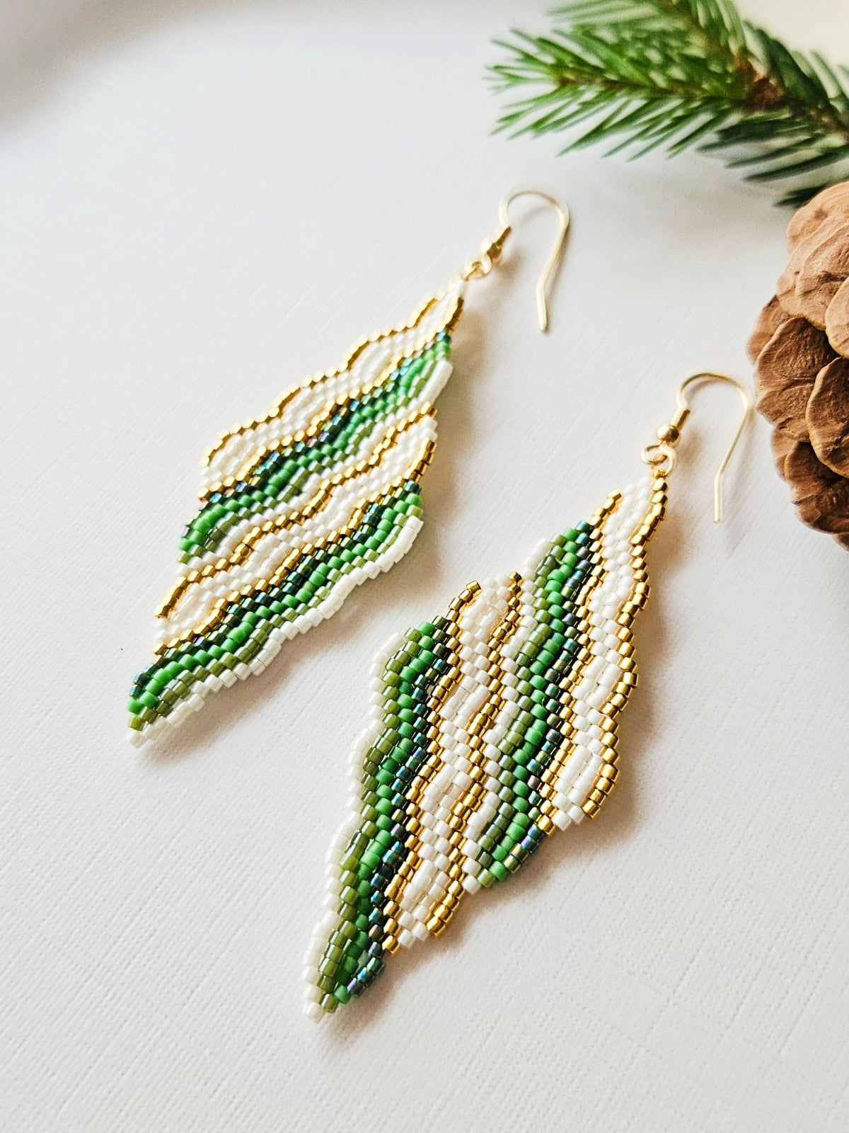 Cercei romb verde-alb-auriu - ❤️ Creatii Delicate