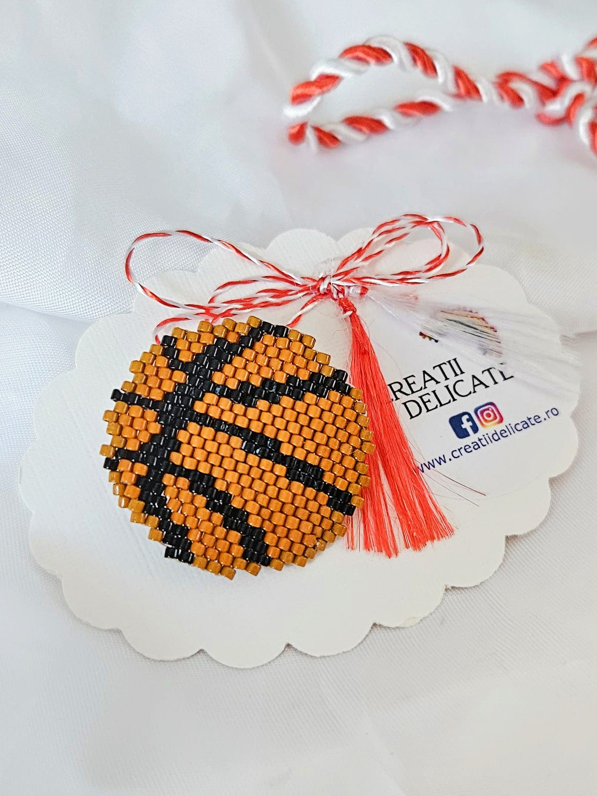 Brosa martisor minge de baschet