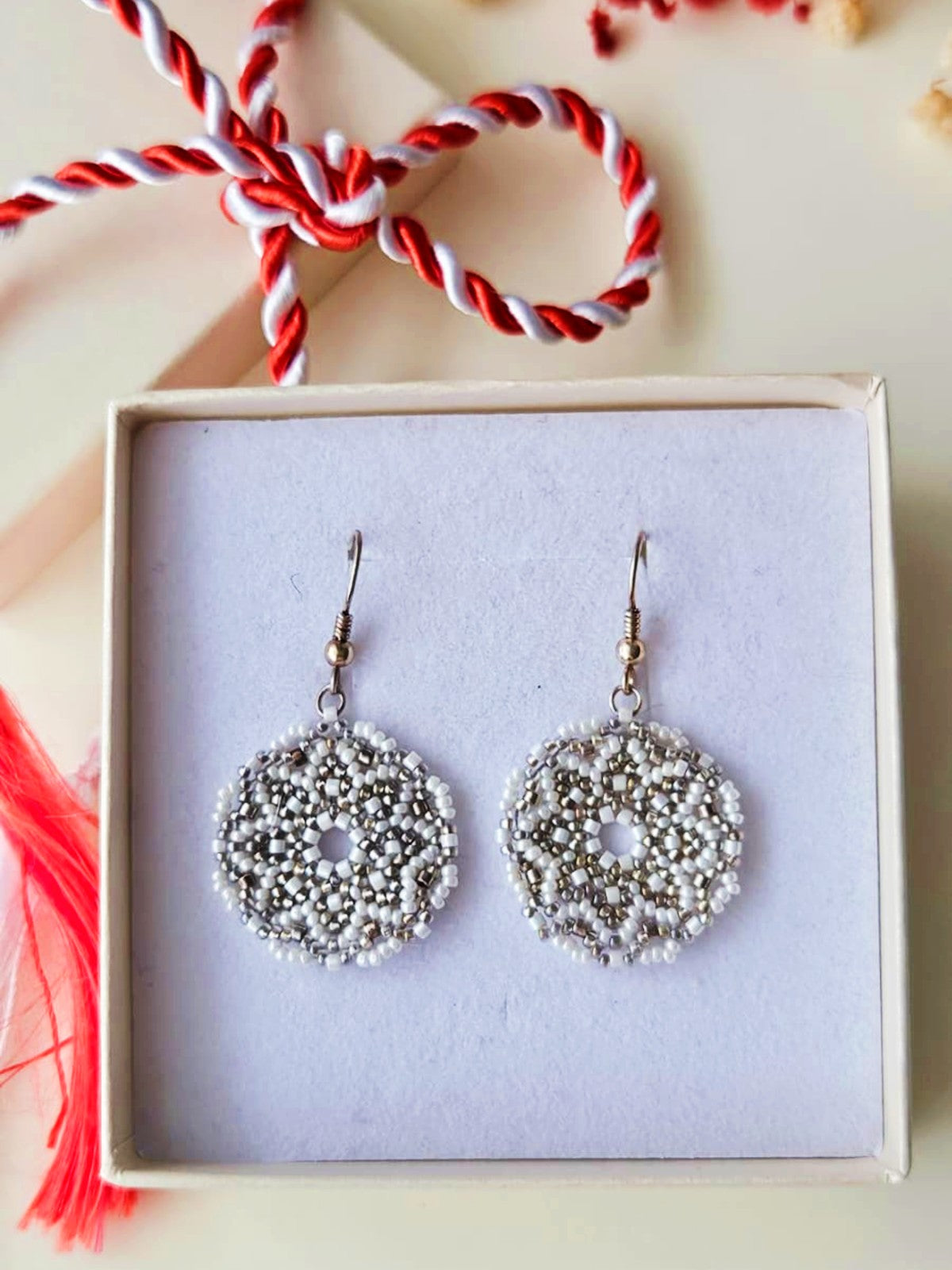 Cercei cerc alb-argintiu - ❤️ Creatii Delicate