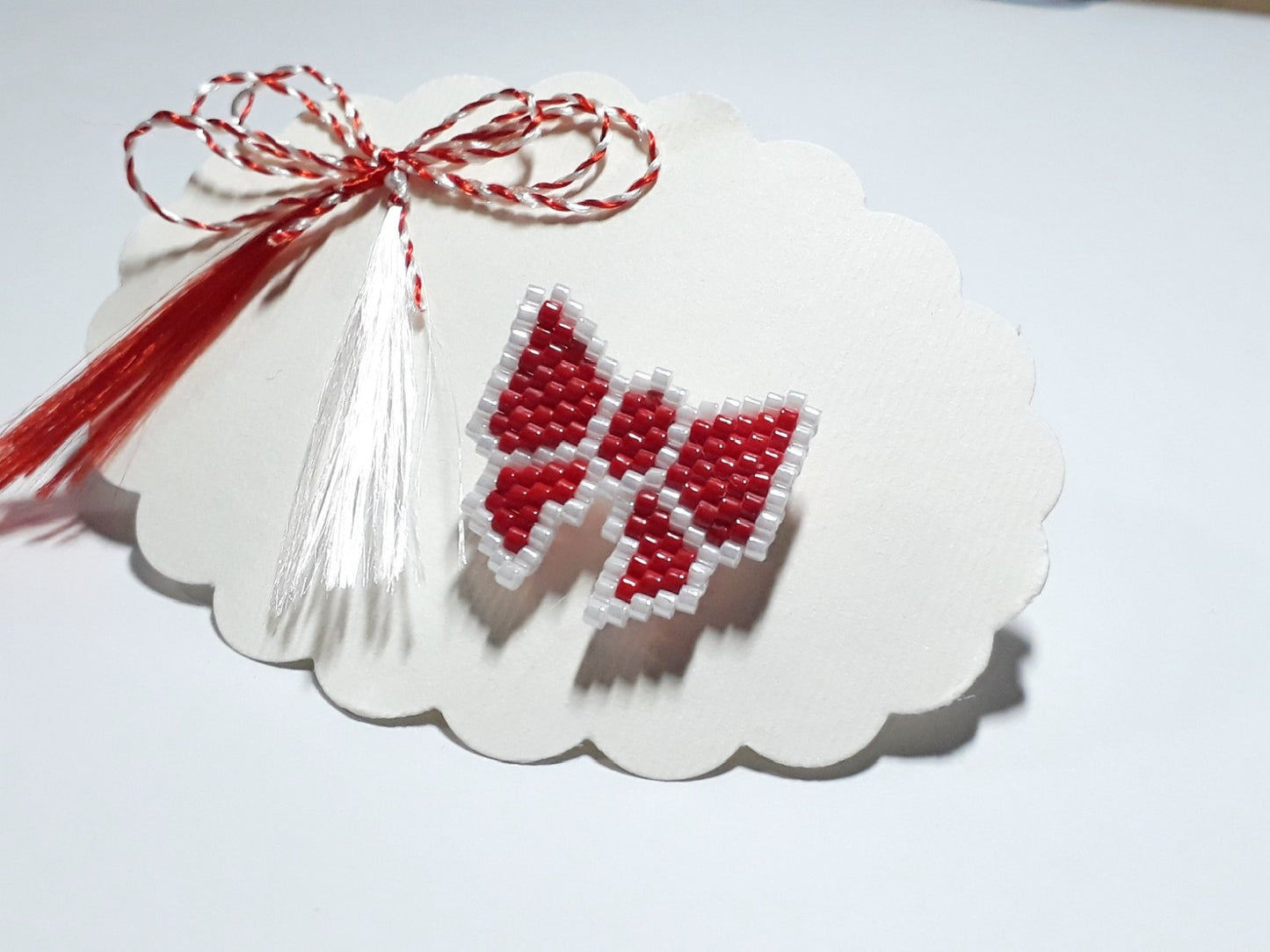 Brosa martisor fundita rosie