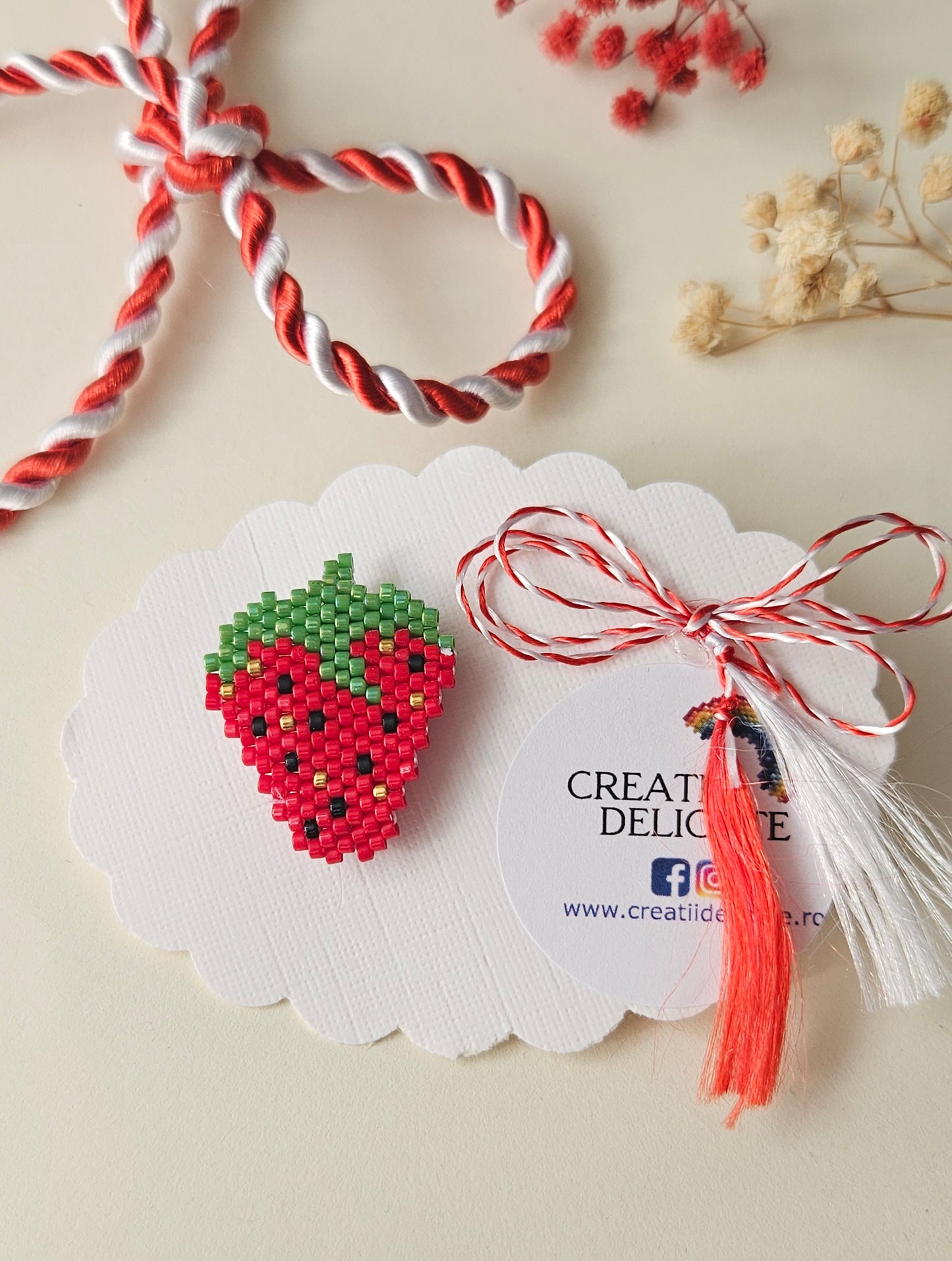 Brosa martisor capsuna